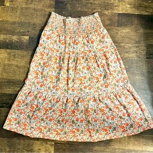 *SOLD* ☀️Universal thread skirt sz M☀️